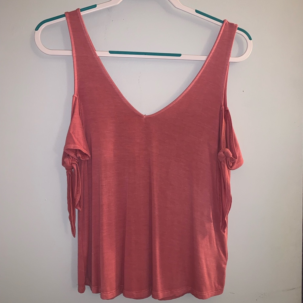 Small, pink, American Eagle t-shirt with cut-out shoulders